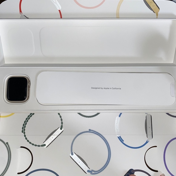 LIKE NEW Apple Watch Series 8 GPS 41mm Starlight Aluminum Case S/M - Picture 1 of 10